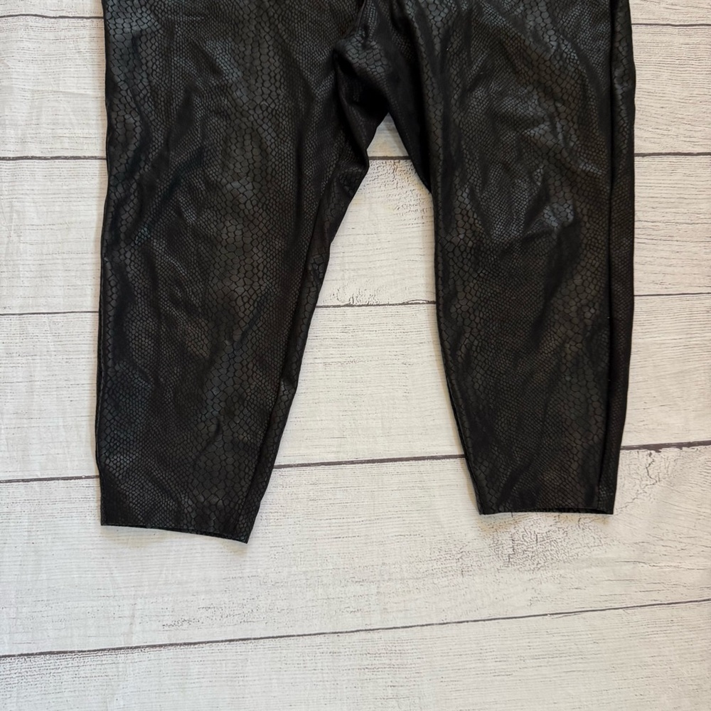 Torrid Pixie Pull On Plus Size 4 Black Ankle Pant… - image 2